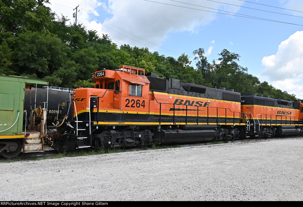 BNSF 2264 Roster shot